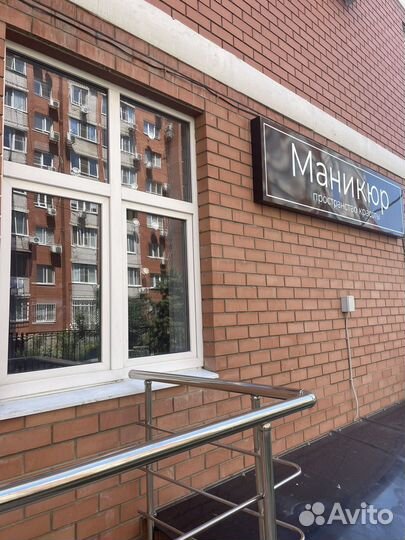 Маникюр и педикюр с покрытием