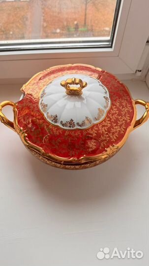 Супница фарфоровая с крышкой
