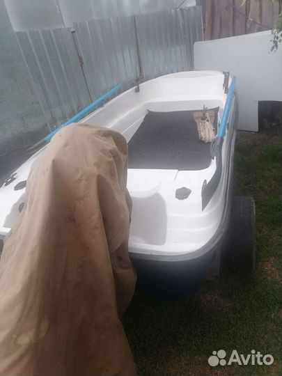 Лодка пластиковая