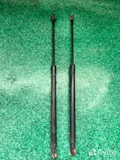 Амортизатор капота Mazda 3 BK 1.6 Z6 2005