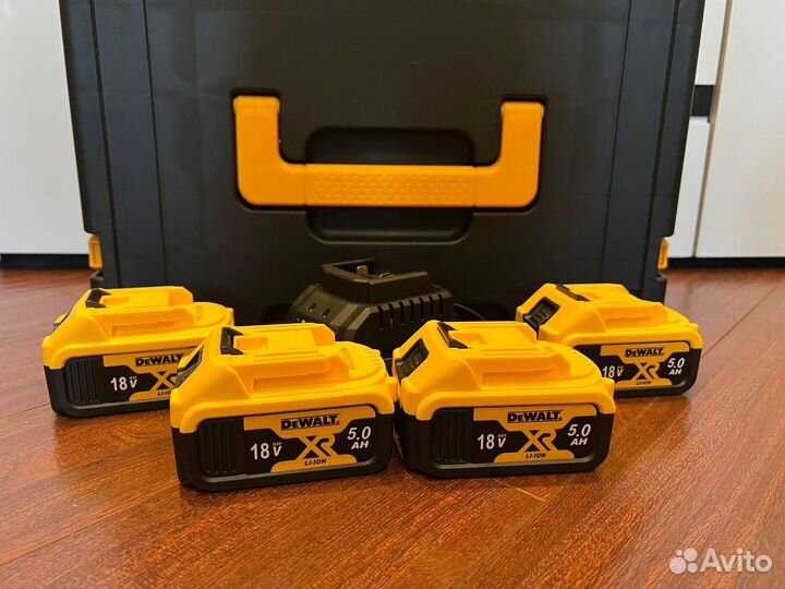 Набор аккумуляторного инструмента Dewalt 4в1