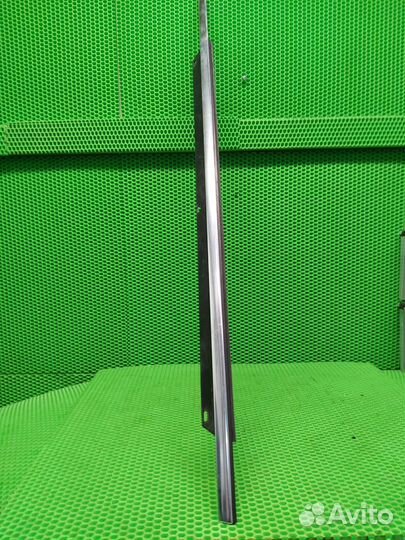 Молдинг стекла двери передний левый Volkswagen