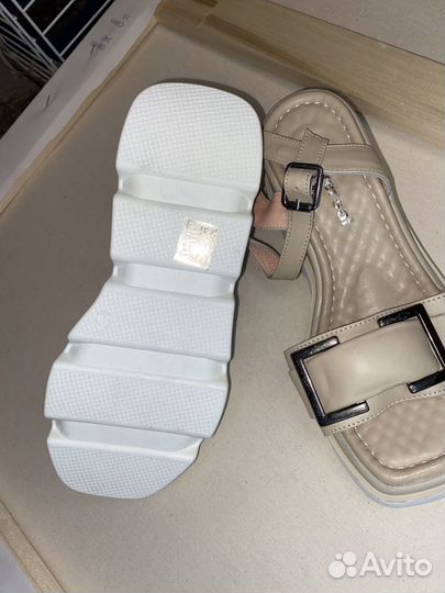 Босоножки женские Reversal 36