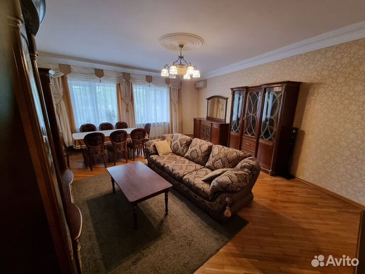 Мебель шкаф, стол, стулья, тумба, камин