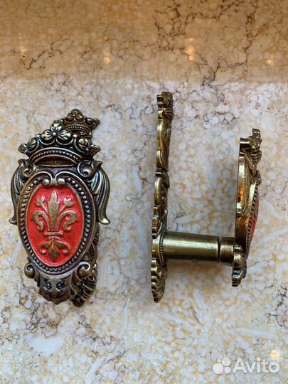 Настенные крепления для сувенирного оружия Denix