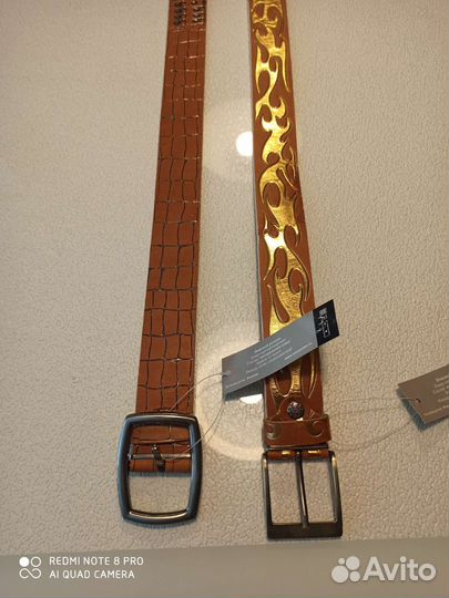 Ремень с золотым тиснением
