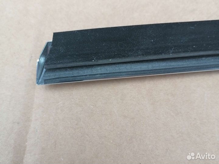 Молдинг стекла задний нижний левый volvo XC70