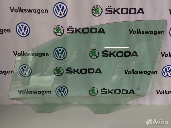 Стекло передней левой двери на VW Polo