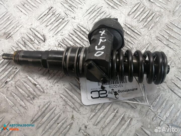 Форсунка Volkswagen Passat B6 2007 038130073AG