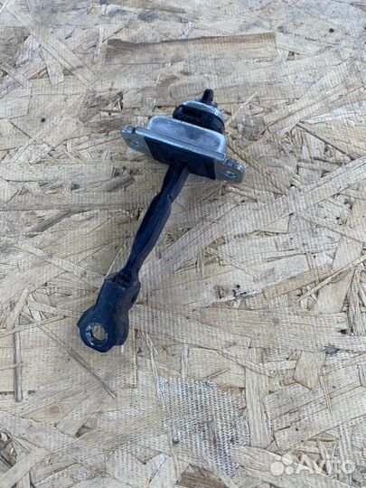 Ограничитель двери задний правый Chevrolet Lacetti