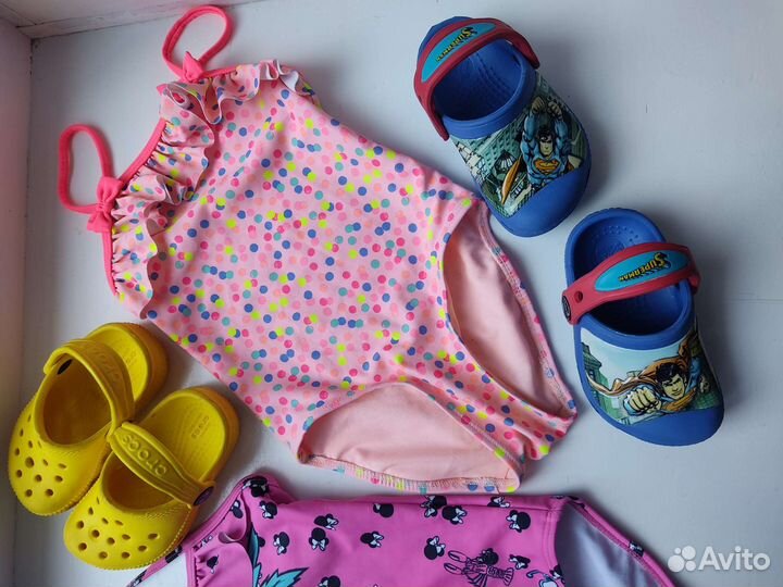 Купальник для девочки.Crocs сабо, сандалии