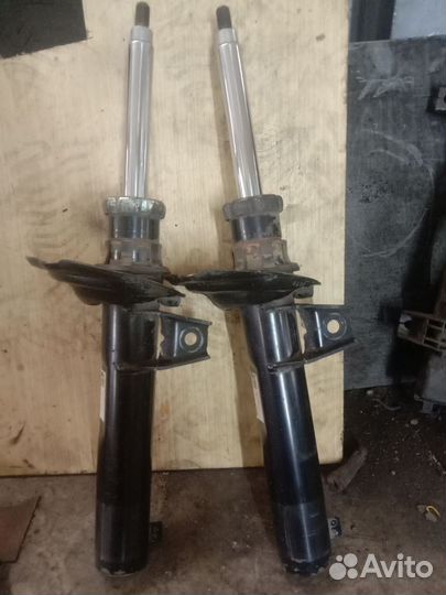 Передние амортизаторы skoda octavia a7 б/у