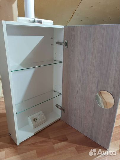 Зеркало-шкаф с подсветкой