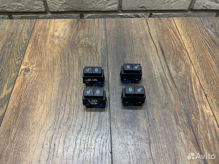 Range Rover Sport Кнопка центрального замка LH RH