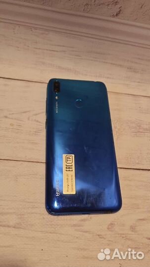 Телефон Huawei Y7