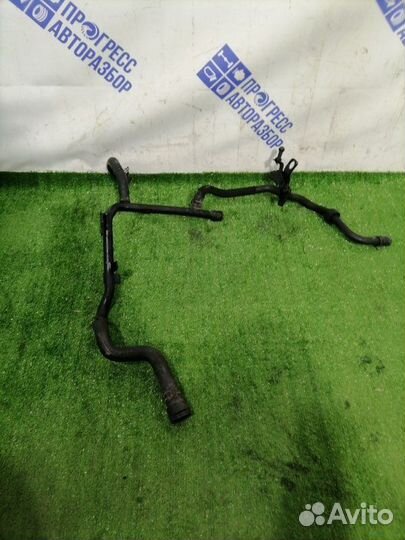 Патрубок системы охлаждения Volkswagen Passat B6