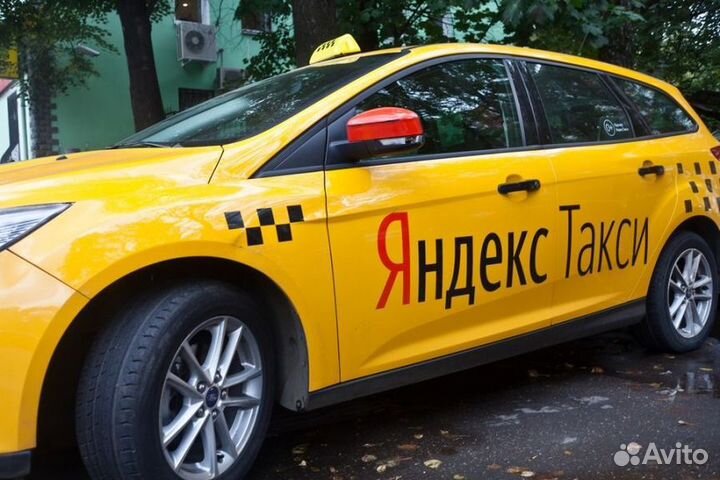 Вдитель в Яндекс.Такси на личном авто
