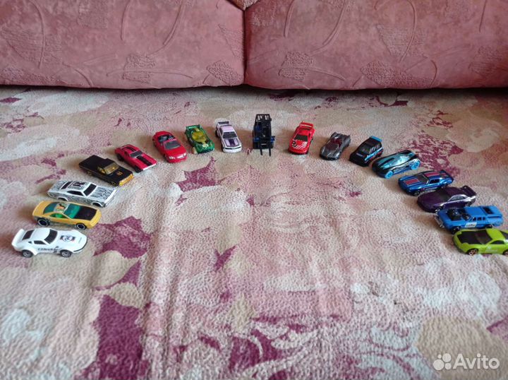 Машинки hotwheels 18 штук