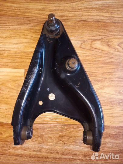 Рычаг подвески нижний передней правый