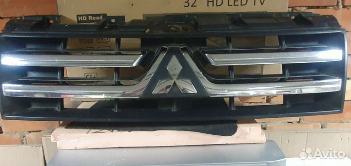 Решётка радиатора паджеро 4