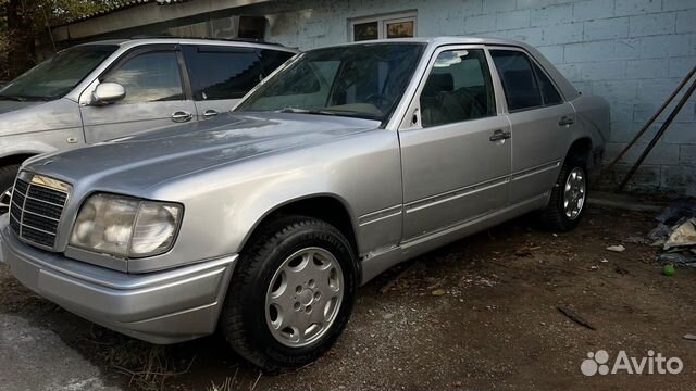 Mercedes-Benz W124 2.2 AT, 1988, 200 000 км с пробегом, цена 265000 руб.