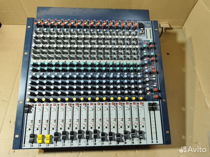 Soundcraft GB2R-16 рэковая микшерная консоль 16 кн