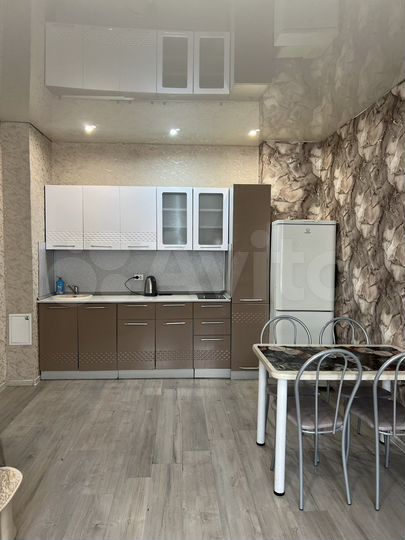 2-к. квартира, 56 м², 1/15 эт.