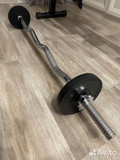 Скамья для жима и штанга с блинами