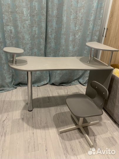 Маникюрный стол и стул