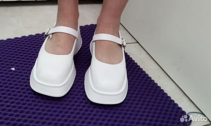 Туфли женские 37 размер белые