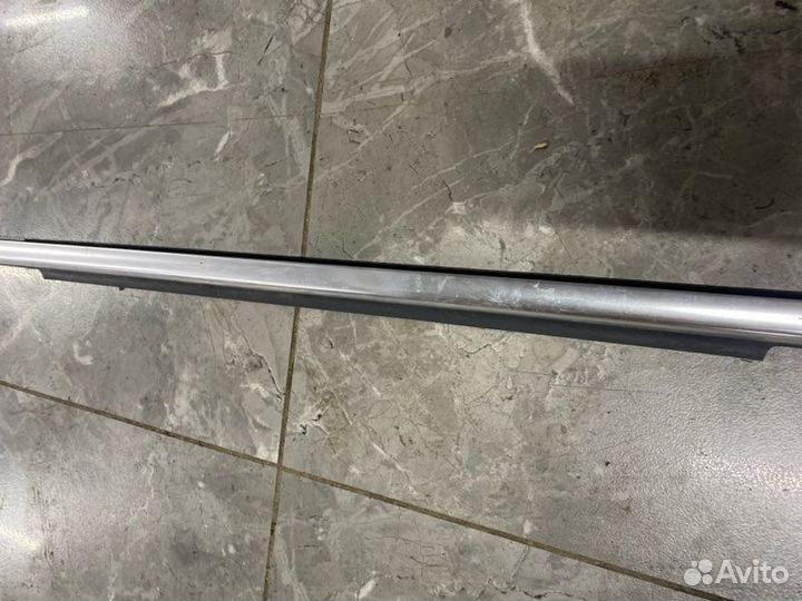 Молдинг стекла задний правый Volkswagen Tiguan 5N2