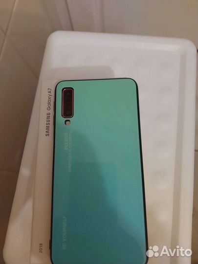 Samsung Galaxy A7 (2018), 4/64 ГБ