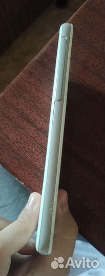 Телефон HTC