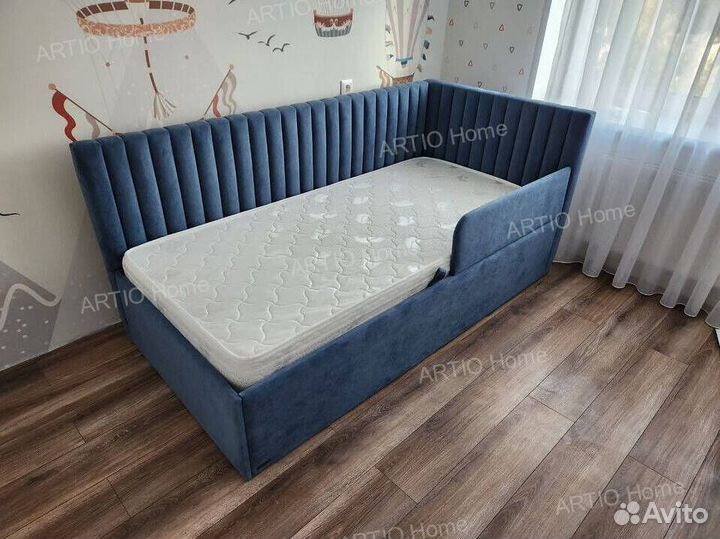 Мягкая кровать с подъемным механизмом