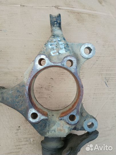 Кулак поворотный передний Toyota RAV4 30