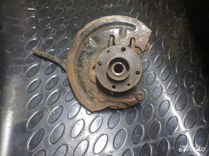 Кулак поворотный передний правый Renault Megane 2