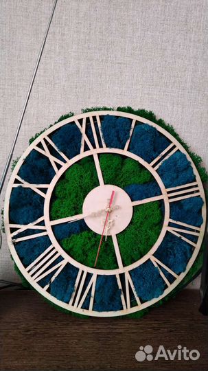 Часы настенные из мха интерьерного