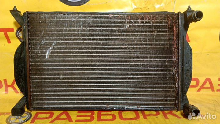 Радиатор охлаждения двигателя Audi A4 B6 седан