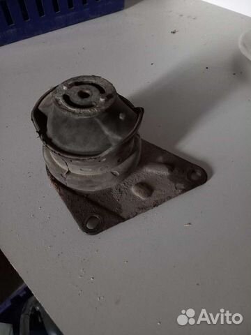 Подушка двигателя правая Volkswagen Polo Classic