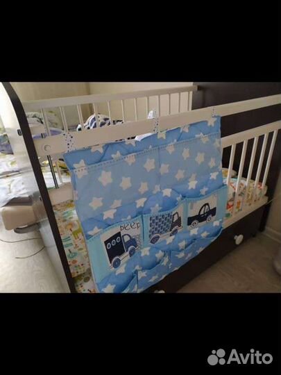 Детская кроватка с маятником и матрасом