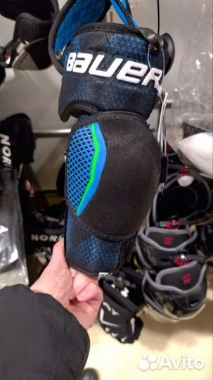Налокотники хоккейные. Ботинки лыжные