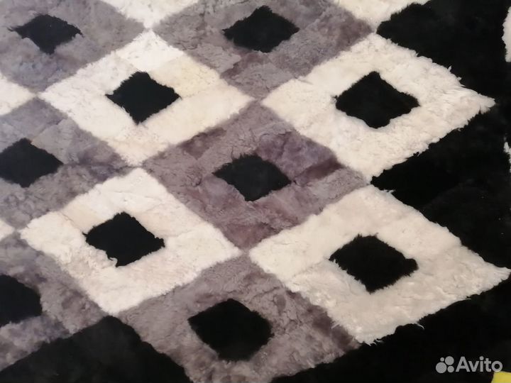 Пледы и покрывало