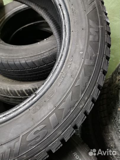 Maxxis NP3 Arctic Trekker 205/60 R16