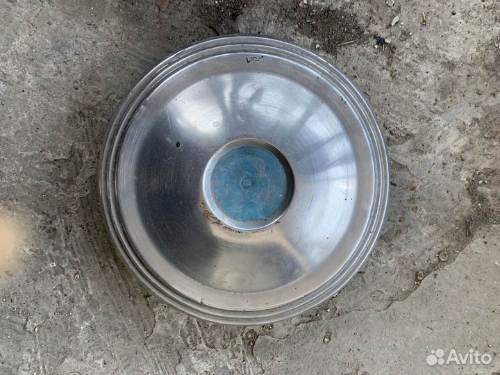 Детали автомобиля волга поворотник и колпаки