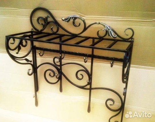 Вешалка с элементами ковки