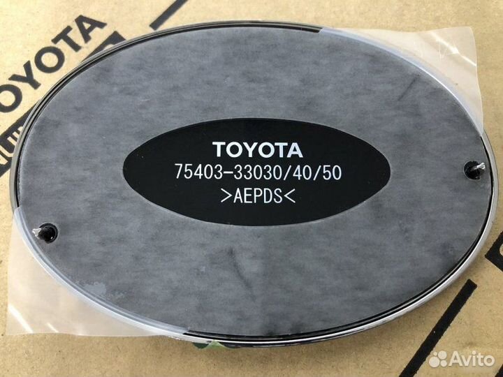 Эмблема багажника Toyota Camry V55