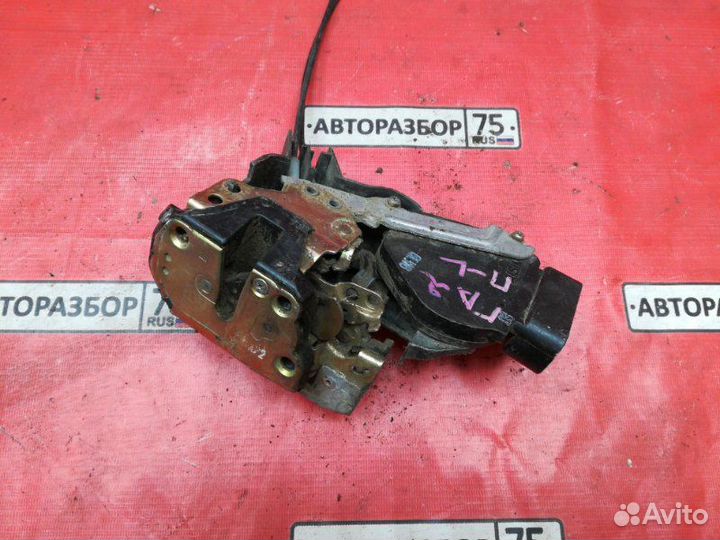 Замок двери передний левый Toyota Gaia SXM10 3SFE