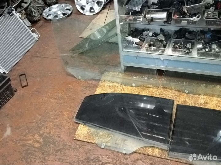 Стекло двери Chevrolet Aveo t250 седан