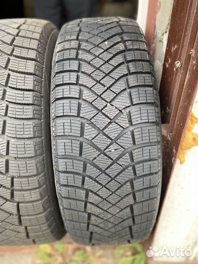 Pirelli Ice Zero FR 215/60 R17 100