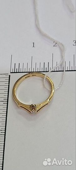 Золотое кольцо с бриллиантом 16,5р